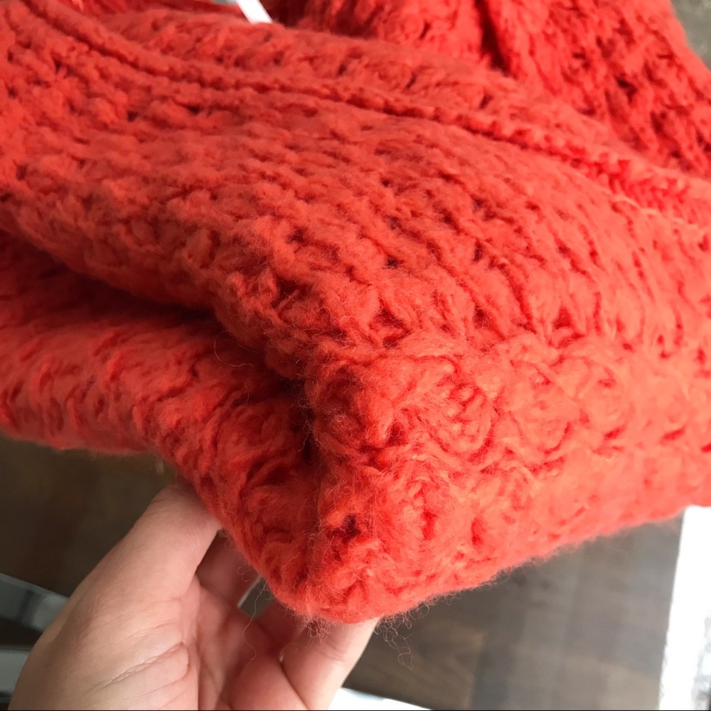 🆕 FREE PEOPLE ORANGE OVERSIZED KNIT SWEATER! - Picture 7 of 7